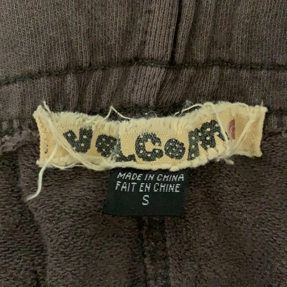 Volcom shorts - Picture 3 of 4